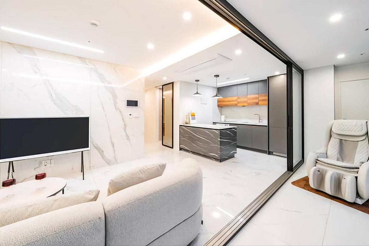 Uh Flat The Seocho Apartemen *