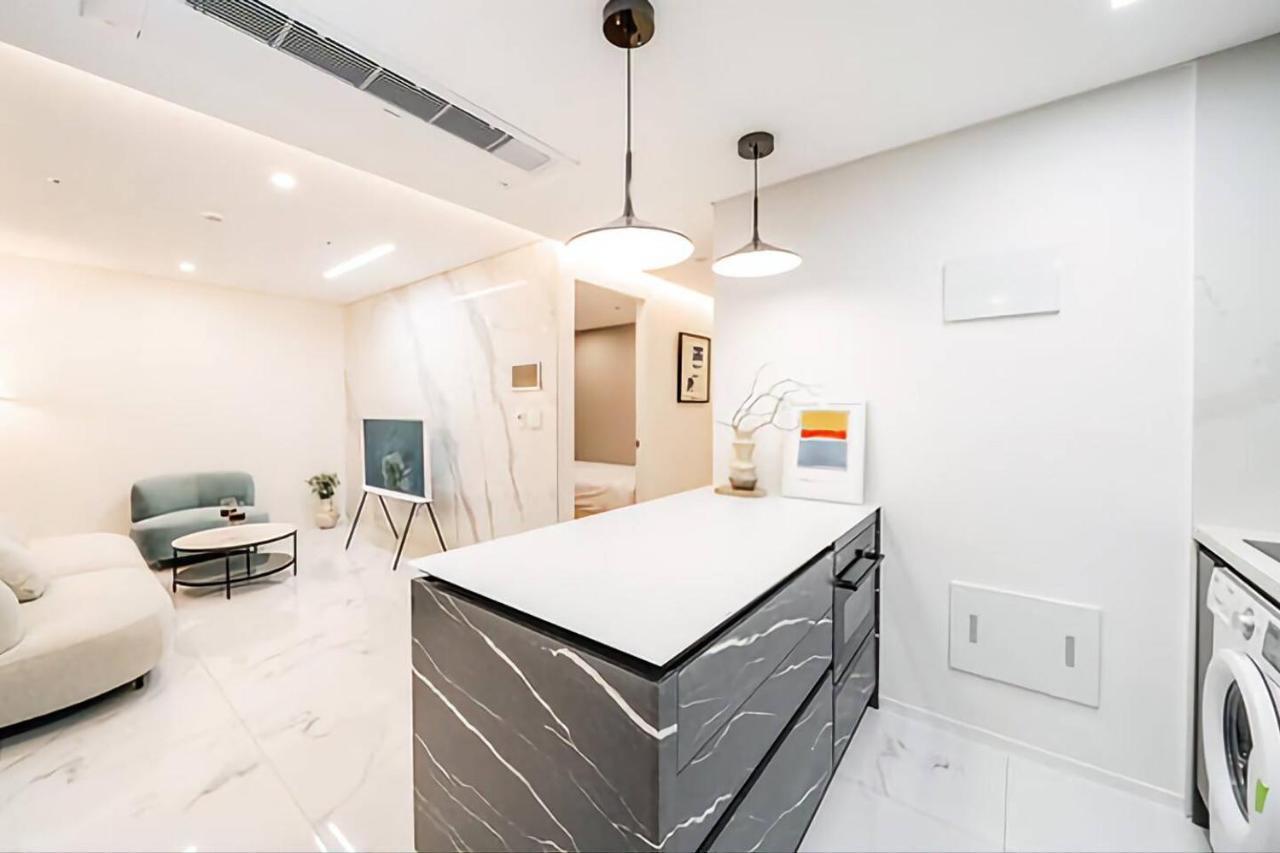 Uh Flat The Seocho Apartemen *